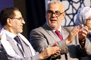 Le chef du gouvernement marocain, Saadeddine El Othmani, avec son prédécesseur, le secrétaire général du Parti justice et développement (PJD), Abdelilah Benkirane, lors d’un meeting électoral le 25 septembre 2016 à Rabat. © Abdeljalil Bounhar/AP/SIPA