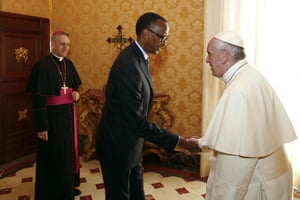 Le pape François reçoit au Vatican le président rwandais Paul Kagame, en mars 2017. © Tony Gentile/AP/SIPA