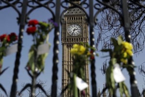 Hommage aux victimes de l’attaque de Londres, devant le palais de Westminster, le 27 mars 2017. © Matt Dunham/AP/SIPA
