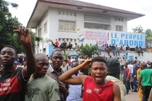 Des partisans de l’Union pour la démocratie et le progrès social (UDPS), principal parti de l’opposition congolaise à Kinshasa, le 2 février 2017 © John Bompengo/AP/SIPA