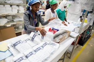 Cette année, l’Éthiopie devrait connaître une croissance de 7,5 % (ici, une usine textile à Addis-Abeba). © kay nietfeld/dpa/AFP
