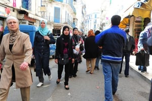 Dans une rue d’Alger, en Algérie, en mars 2011. © Omar Sefouane pour JA