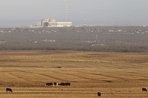 Dans les lointains faubourgs du Cap, la centrale nucléaire de Koeberg le 8 février 2012. © Schalk van Zuydam/AP/SIPA