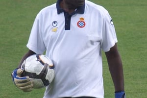 Thomas Nkono fait partie du staff technique de l’Espanyol depuis 14 ans. © Elemaki/CC/Wikimedia commons