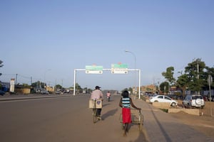 l’avenue Bendogo Dassasgos à Ouagadougou, capitale du Burkina Faso, le 5 octobre 2012.