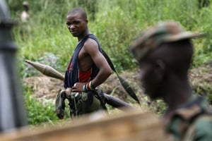 Des rebelles affiliés à Laurent Nkunda, près de Goma., à l’est de la RDC, une région qui abrite de nombreuses milices financées par les minerais de sang. © Jerome Delay/AP/SIPA