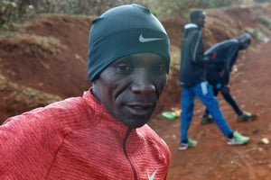 Le Kényan Eliud Kipchoge lors d’un entraînement le 17 mars 2017 à Eldoret au Kenya. © AFP/SIMON MAINA