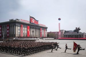 Parade de l’Armée du peuple coréen lors des cérémonies célébrant la naissance de Kim Il-sung, le 15 avril, à Pyongyang. © ED JONES/AFP PHOTO