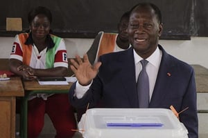 Le président ivoirien Alassane Ouattara a imposé l’organisation d’un pré-congrès du Rassemblement des Républicains. © Diomande Ble Blonde/AP/SIPA