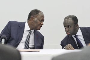 À droite, aux côtés d’Alassane Ouattara, Marcel Amon Tanoh, ministre ivoirien des Affaires étrangères. © Rebecca Blackwell/AP/SIPA