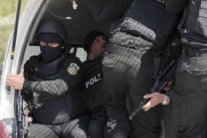 Des policiers tunisiens en 2015 à Tunis, en Tunisie. © Ali Ben Salah/AP/SIPA