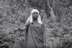 La prophétesse Kimpa Vita interprétée par une comédienne dans le documentaire « Kimpa Vita, la mère de la révolution africaine », de Ne Kunda Nlaba. © Capture d’écran Youtube