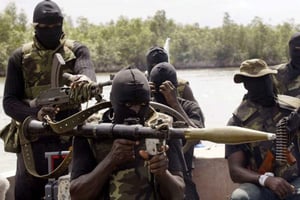 Des militants armés dans le Delta du Niger, en février 2006. © GEORGE OSODI/AP/SIPA