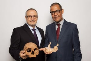 Jean-Jacques Hublin et Abdelouahed BenNcer, les deux directeurs des fouilles de Jebel Irhoud. © Patrick Imbert/Collège de France