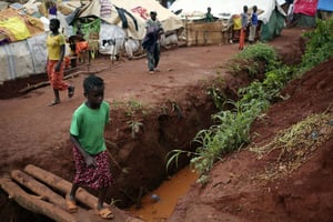 Un camp de déplacés à proximité de Bria, dans le centre de la République centrafricaine, fin mai 2017. © Cassandra Vinograd /AP/SIPA