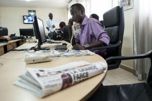 Dans les locaux du journal « L’Obs », à Dakar en 2012. © Sylvain Cherkaoui pour Jeune Afrique