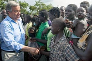 Antonio Guterres, secrétaire général des nations unies, le 22 juin dans le camp de réfugiés sud-soudanais de Imvepi, en Ouganda. © Nations unies