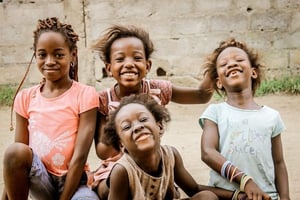 De jeunes enfants souriants. © CC/ Pixabay/kassoum_kone