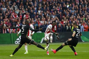 Bertrand Traoré avait fait du mal à son futur club, l’Olympique Lyonnais, le 3 mai 2017 lorsqu’il jouait à l’Ajax Amsterdam. En demi-finale de la League Europa, il avait marqué 2 buts sur les 4 inscrits par son équipe. © Peter Dejong/AP/SIPA