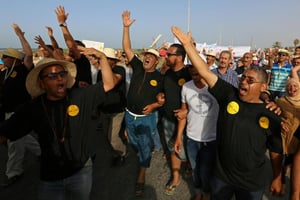 Des manifestants réunis dans la ville de Gabès pour protester contre la pollution environementale. © Fathi Nasri/AFP