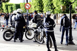 Des policiers dans le centre-ville de Tunis en novembre 2015. © Hassene Dridi/AP/SIPA