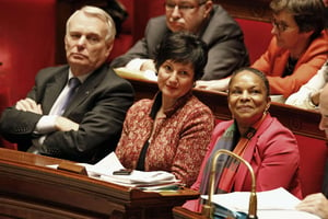 Dominique Bertinotti, entre Jean-Marc Ayrault et Christiane Taubira, le 12 février 2013. © Remy de la Mauviniere/AP/SIPA