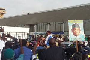 Abdoulaye Wade à son arrivée à Dakar, ce lundi 10 juillet 2017. © Photo : Benjamin Roger