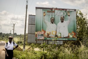 Affiche électorale pour la présidentielle de 2015 en Côte d’Ivoire. © Sylvain Cherkaoui / JA