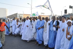 Des militants de l’opposition manifestent à Nouakchott contre le projet de révision de la Constitution, le 7 mai 2016 en Mauritanie. © AFP