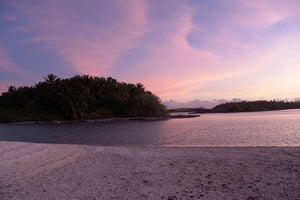 Coucher de soleil sur l’archipel Chagos, dans l’océan indien, le 17 juin 2009. © Drew Avery/flickr