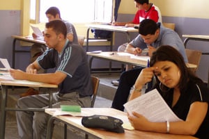 Des lycéens algériens préparent les épreuves du bac, en 2011. © Flickr / Magherabia / Creative Commons