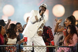 Le chanteur R. Kelly lors d’un show à la Orleans Arena, à Las Vegas en novembre 2015. © Powers Imagery/AP/SIPA