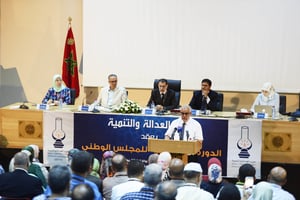 Abdelilah Benkirane s’adressant aux membres du conseil national du PJD, le 15 juillet, à Rabat. © ISSAM ZERROK/AIC PRESS