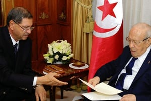 L’ex-Premier ministre Habib Essid, nommé conseiller à la présidence, et le président tunisien Béji Caïd Essebsi, le 23 janvier à Tunis. © Hassene Dridi/AP/SIPA