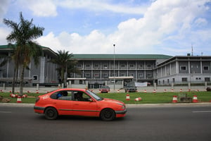 Vue du palais de justice d’Abidjan. © Clara Sanchiz/CC/Flickr