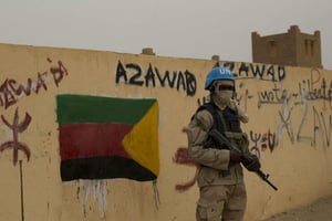 Un Casque bleu dans les rues de Kidal, dans le nord du Mali, en juillet 2013. © Rebecca Blackwell/AP/SIPA