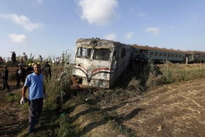 Deux trains sont entrés en collision le 11 août 2017, à l’extérieur du port d’Alexandrie, en Egypte. © Ravy shaker/AP/SIPA
