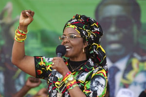 La première dame du Zimbabwe, Grace Mugabe, lors d’un meeting en juillet 2017. © Tsvangirayi Mukwazhi/AP/SIPA