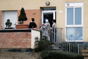 Devant la maison de la famille Oukabir à Ripoll, en Espagne, le 18 août 2017. © AFP