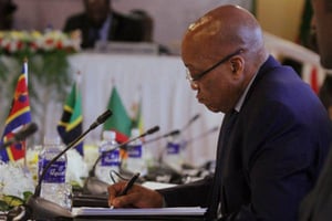 Jacob Zuma assiste au Sommet extraordinaire sur l’industrialisation de chefs d’État et de gouvernement de la Communauté de développement de l’Afrique australe (SADC) à Harare, le 29 avril 2015. © TSVANGIRAYI MUKWAZHI/AP/SIPA