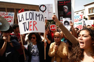 Manifestation à Rabat le 17 mars 2012 pour dénoncer le suicide de Amina Filali, violée par un homme et obligée de l’épouser. © Abdeljalil Bounhar/AP/SIPA
