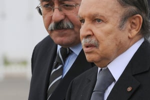 Ahmed Ouyahia avec le président Abdelaziz Bouteflika, le 18 octobre 2009, à Alger. © FAYEZ NURELDINE/AFP