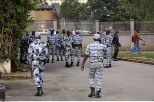 Des policiers ivoiriens en opération, en 2015 © Schalk van Zuydam/AP/SIPA