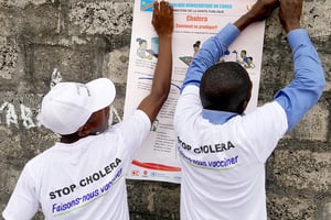 Affichage de messages de prévention anti-choléra dans le quartier de Pakadjuma à Kinshasa, en RDC, en 2016. (Image d’illustration) © Photo : Flickr / Monusco / Creative Commons