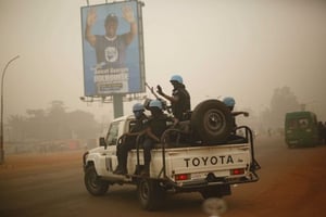 Des Casques bleus rwandais dans les rues de Bangui, en Centrafrique, en février 2016. © Jerome Delay/AP/SIPA