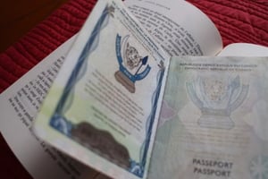 Un passeport semi-biométrique congolais. © Trésor Kibangula/J.A.