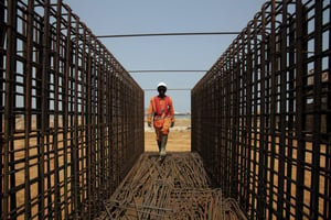 Chantier de renforcement du port autonome à Pointe-Noire, au Congo, le 23 juillet 2012. © Antonin Borgeaud pour les éditions du Jaguar