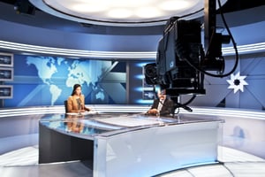 Sur le plateau de la chaîne de télévision marocaine 2M. © Hassan OUAZZANI pour JA