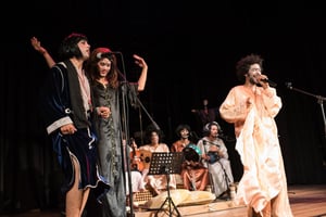 Le cabaret des chikhates en plein spectacle à Casablanca. © Seif Kousmate