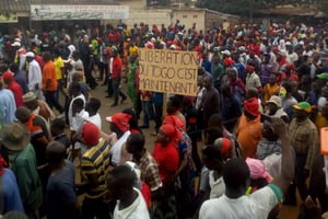 Des milliers de manifestants se sont rassemblés ce mercredi 4 octobre 2017 dans les rues de Lomé pour réclamer le retour à la Constitution de 1992. © Edmond D’Almeida pour Jeune Afrique